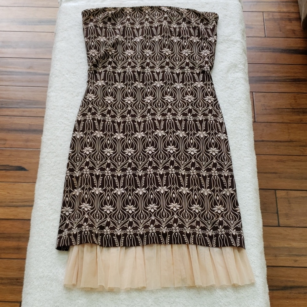 Brown and pink strapless dress with ribbon